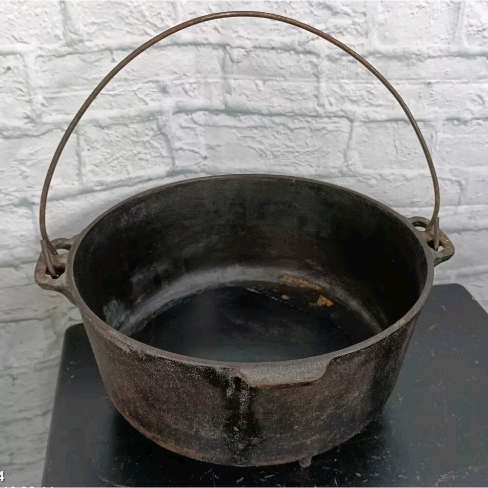 Griswold Cast Iron Pot 10,  3 Footed Cauldron  Antique Hanging (Has Crack) RARE